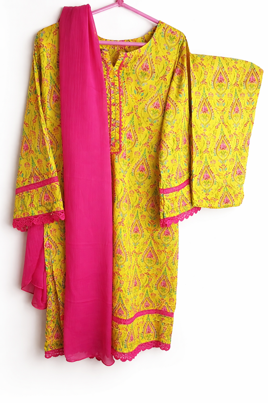 women 3pcs stiched lawn.