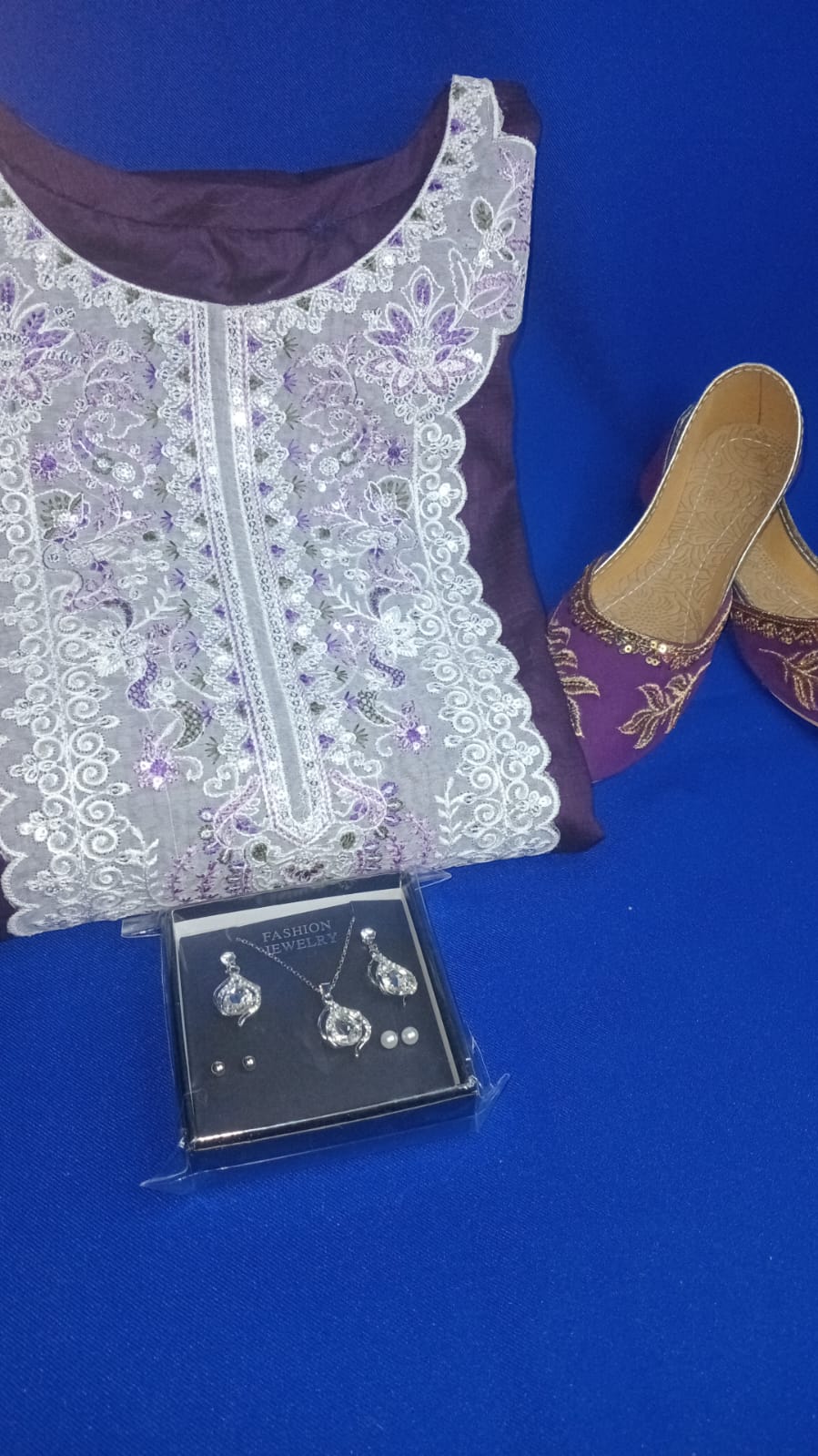 3pcs women unstiched with jewrlly set and khussa