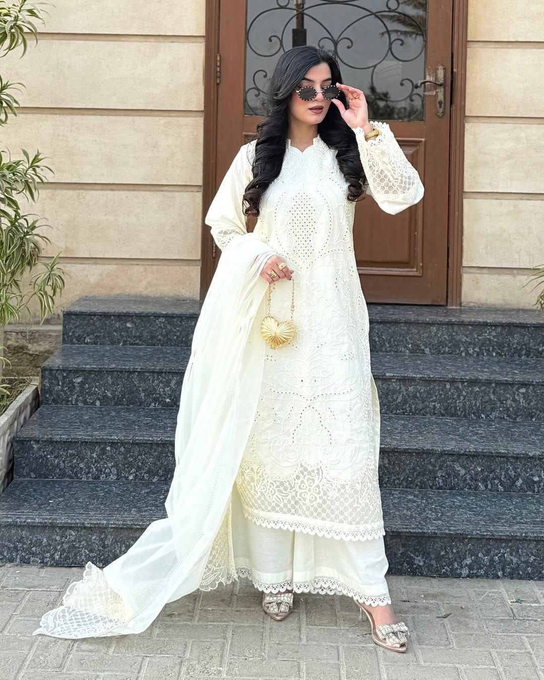 Elegant Off White Chikankari 3 Piece Unstitched Lawn Suit