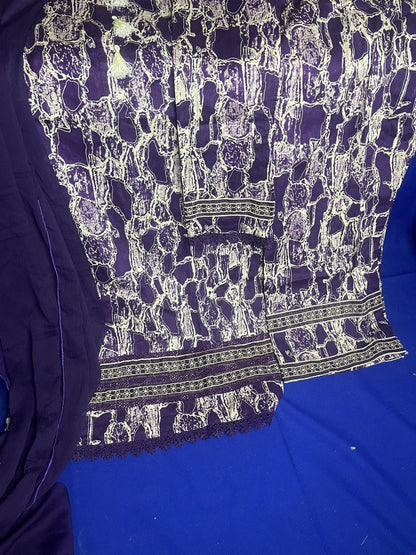 Women 3pcs stich lawn suite.