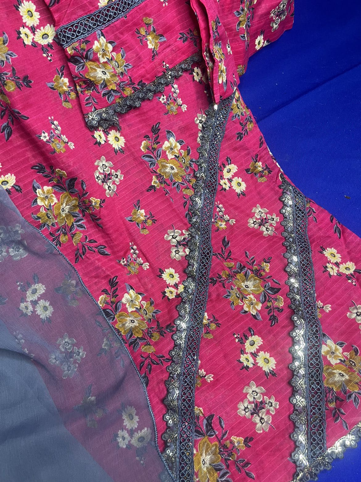 women 3pcs stiched lawn