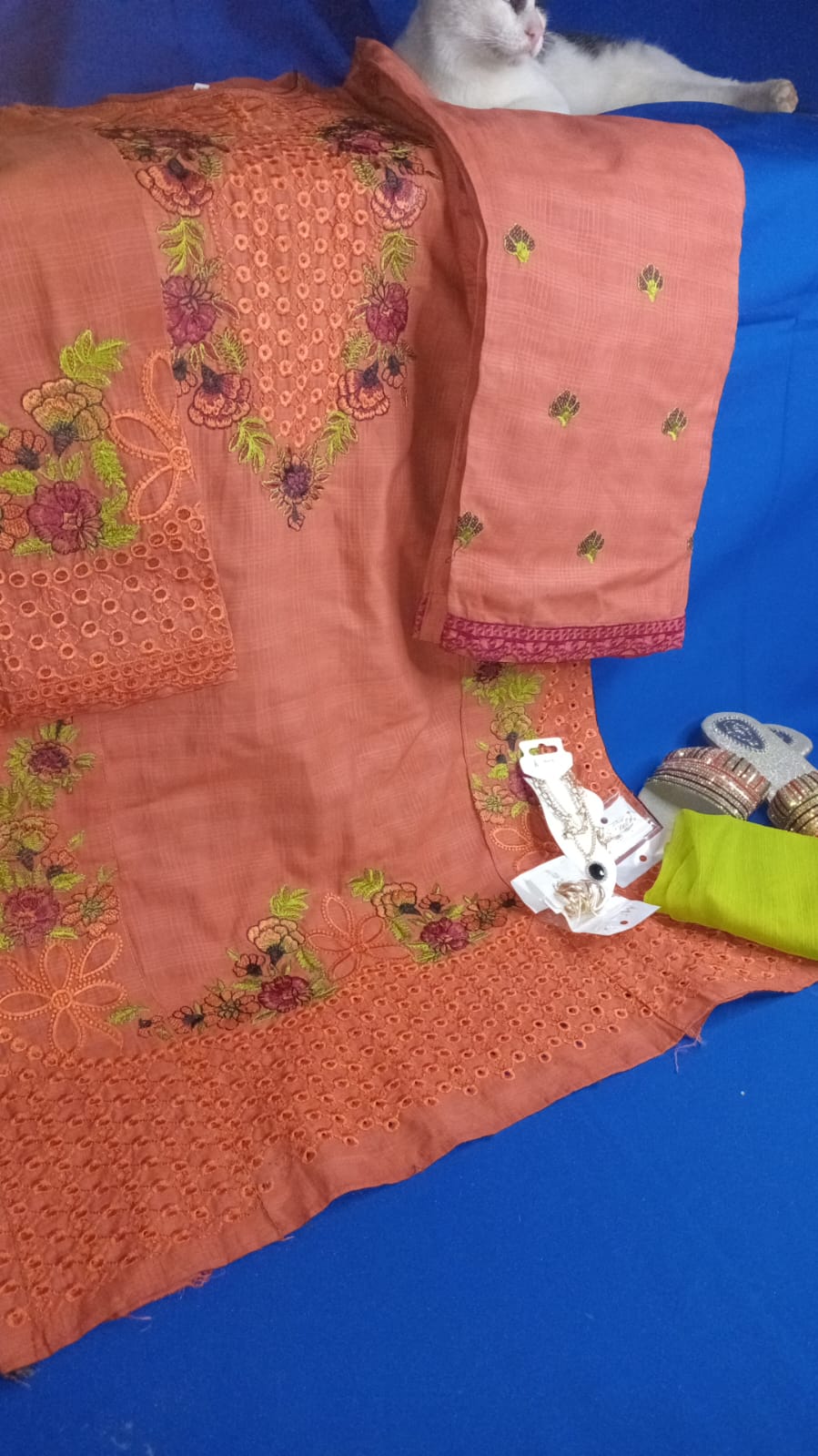 3 pcs stiched lawn suite with jewerlly set and khussa