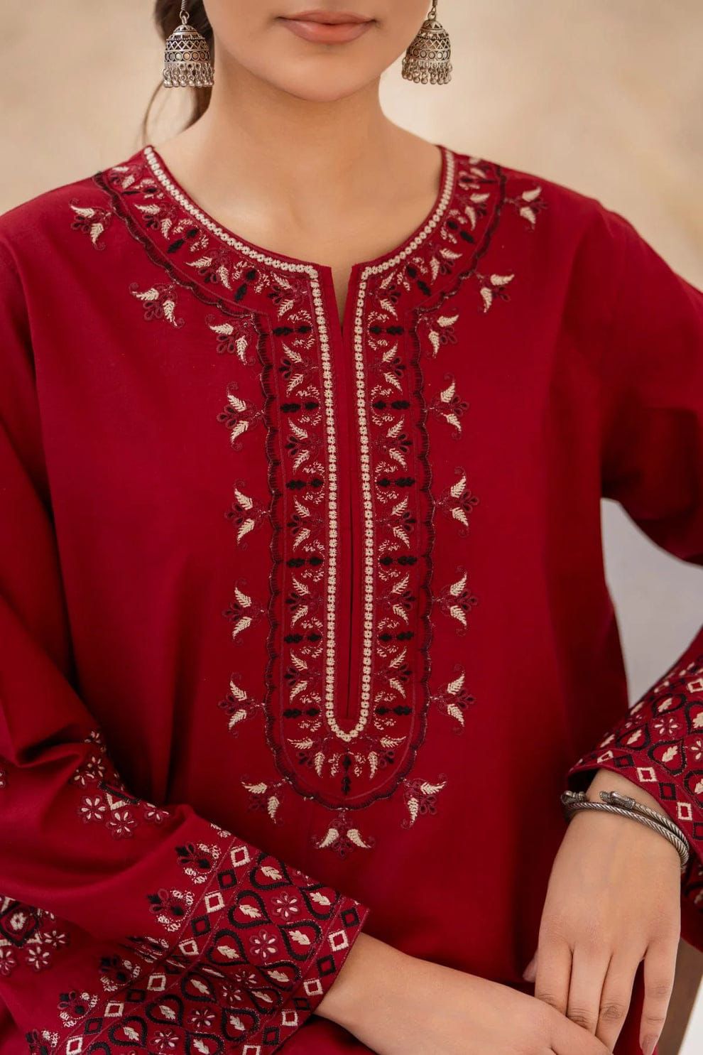 2PC embroiderey suit fabric lawn